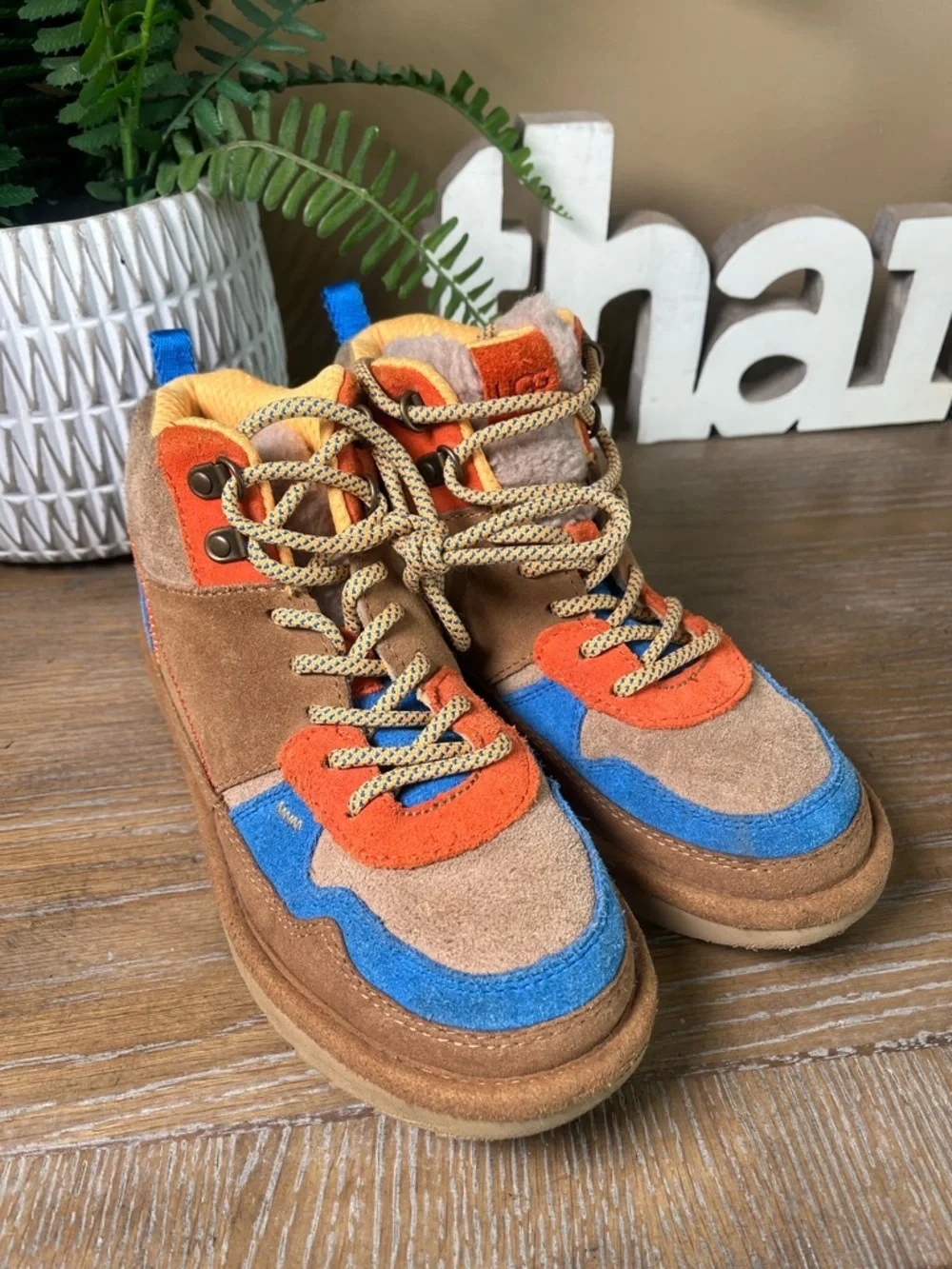 UGG K Highland Hi Heritage Boots. Brand New. Kids Size: Зу